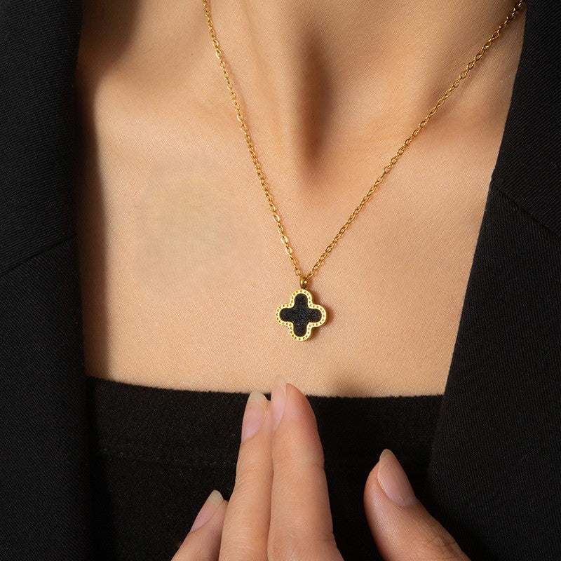 Four leaf Clover pendant - Van Cleef Design Gold Necklace