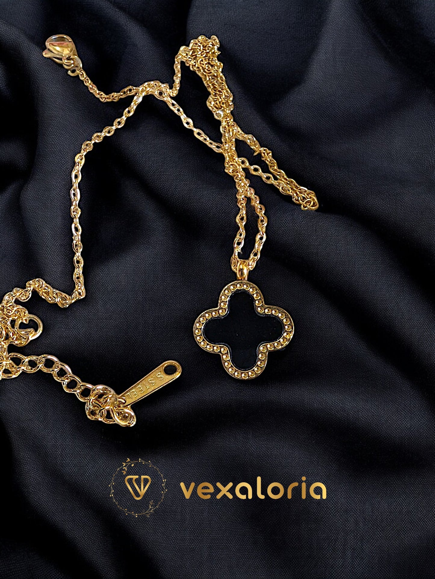 Four leaf Clover pendant - Van Cleef Design Gold Necklace