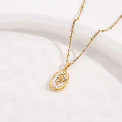 1pc Elegant And Fashionable Rose Carving Design 18k Gold Plated Stainless Steel Pendant Necklace With Rose Decoration, For girls and Women